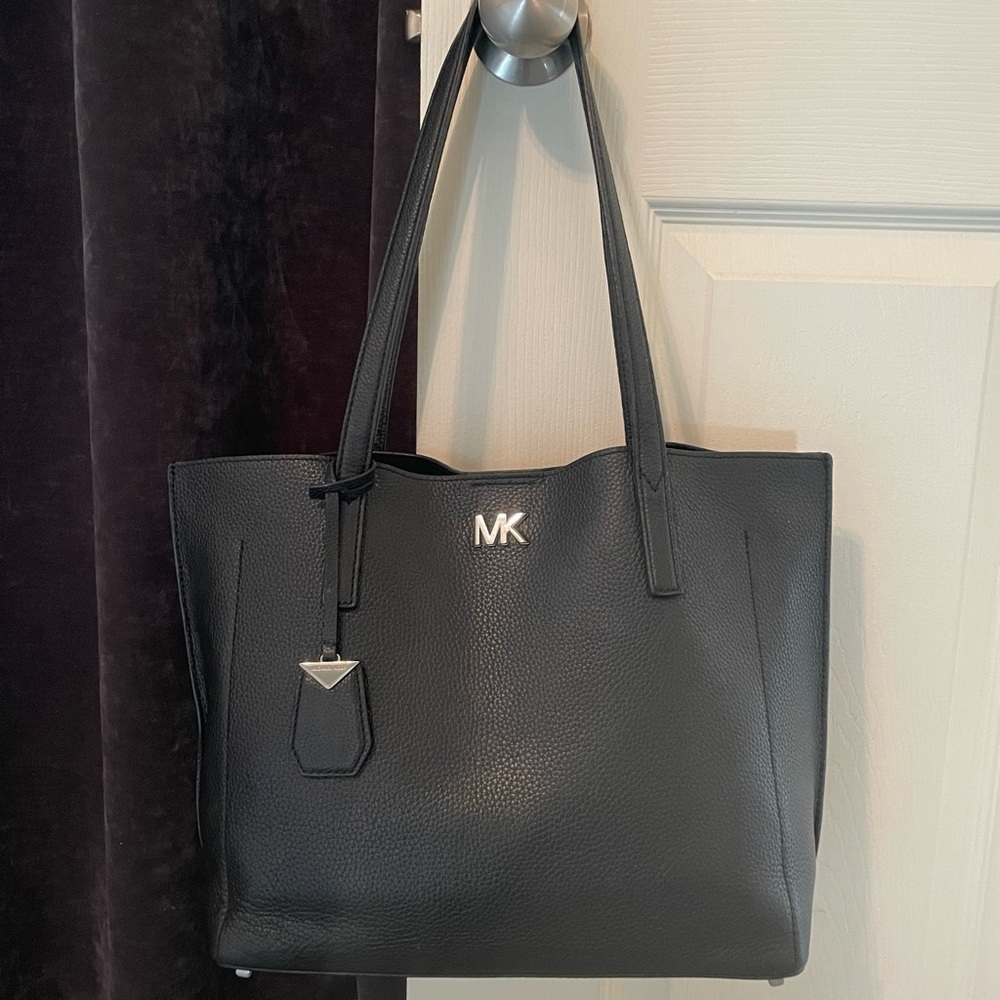 MICHAEL KORS Black Pebbled Leather Tote